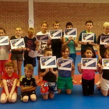 Remise des diplômes aux enfants